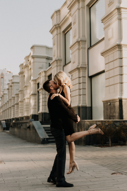 Фотосессия Love Story для пары - забронировать фотосессию в студии от сети фотостудий Fashion Box в Краснодаре – фото № 4