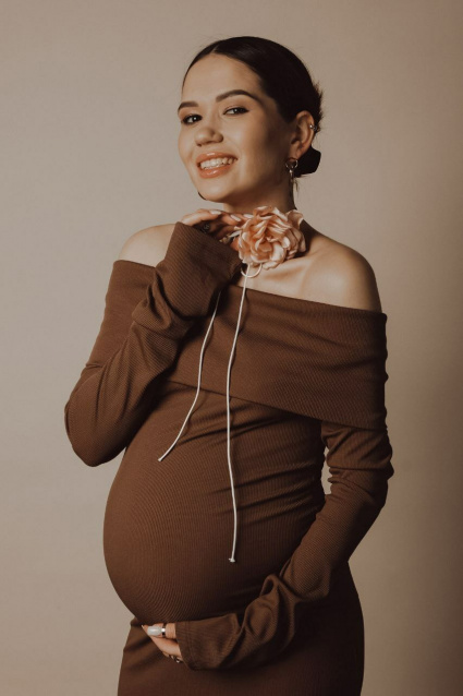 Фотосессия для беременных «В ожидании чуда» - заказать профессиональную фотосъемку от сети фотостудий Fashion Box в Краснодаре – фото № 2