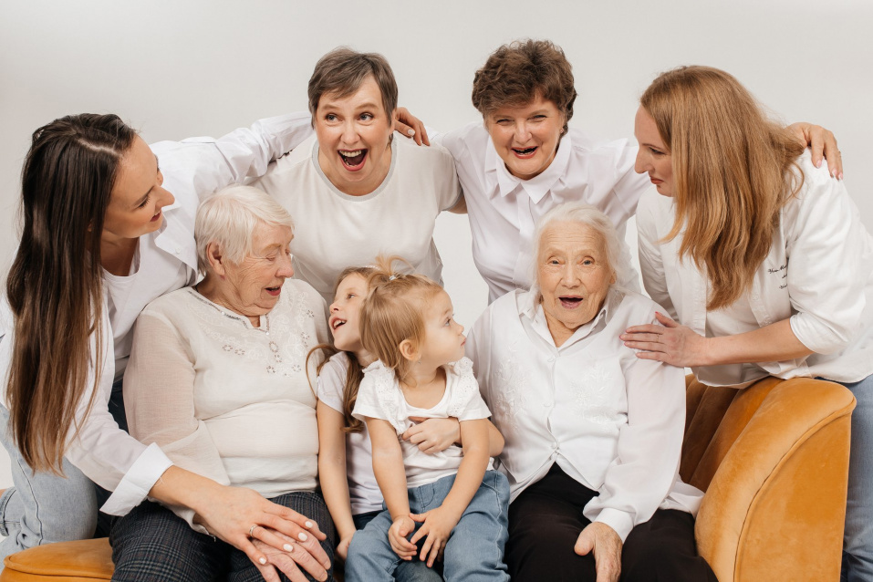 Семейная фотосессия в студии по выгодной цене от сети фотостудий Fashion Box в Краснодаре – фото № 28