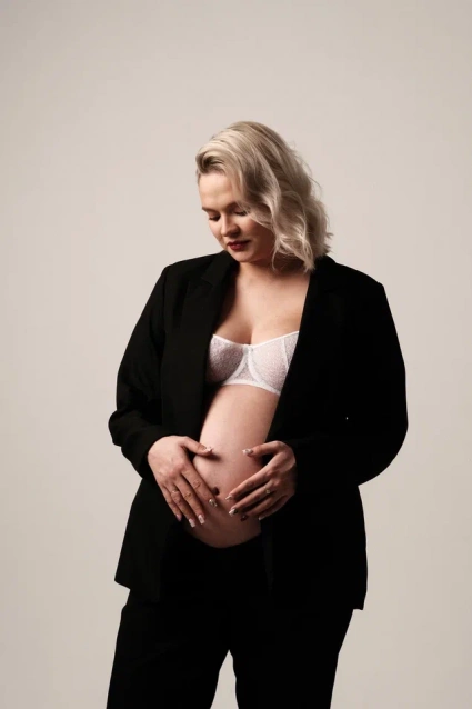 Фотосессия для беременных «В ожидании чуда» - заказать профессиональную фотосъемку от сети фотостудий Fashion Box в Краснодаре – фото № 10