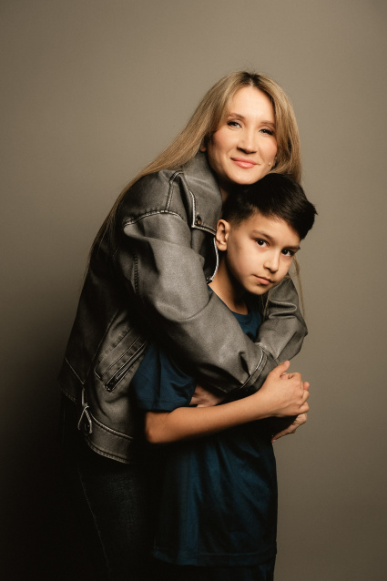 Семейная фотосессия в студии по выгодной цене от сети фотостудий Fashion Box в Краснодаре – фото № 29