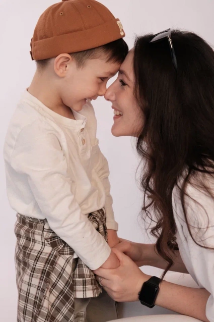 Семейная фотосессия в студии по выгодной цене от сети фотостудий Fashion Box в Краснодаре – фото № 11