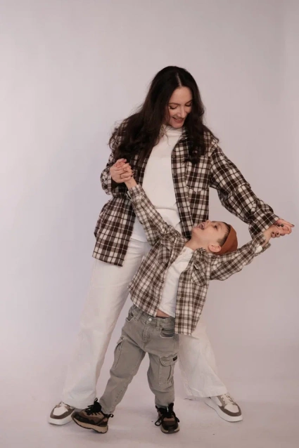 Семейная фотосессия в студии по выгодной цене от сети фотостудий Fashion Box в Краснодаре – фото № 9