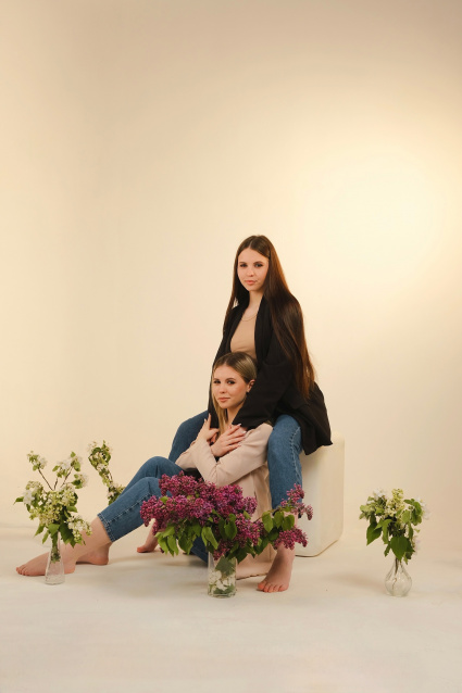 Фотосессия для двух подруг - заказать фотосъемку от сети фотостудии Fashion Box в Краснодаре – фото № 20