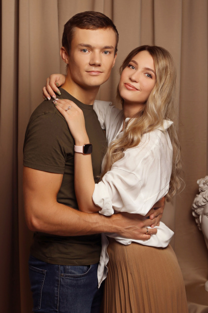 Фотосессия Love Story для пары - забронировать фотосессию в студии от сети фотостудий Fashion Box в Краснодаре – фото № 3
