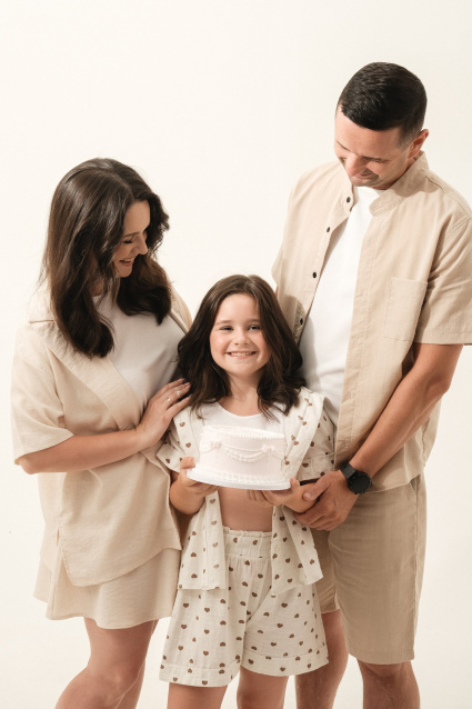 Семейная фотосессия в студии по выгодной цене от сети фотостудий Fashion Box в Краснодаре – фото № 30