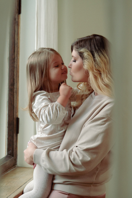 Семейная фотосессия в студии по выгодной цене от сети фотостудий Fashion Box в Краснодаре – фото № 19