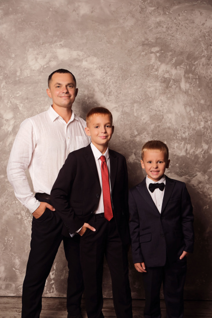Семейная фотосессия в студии по выгодной цене от сети фотостудий Fashion Box в Краснодаре – фото № 12