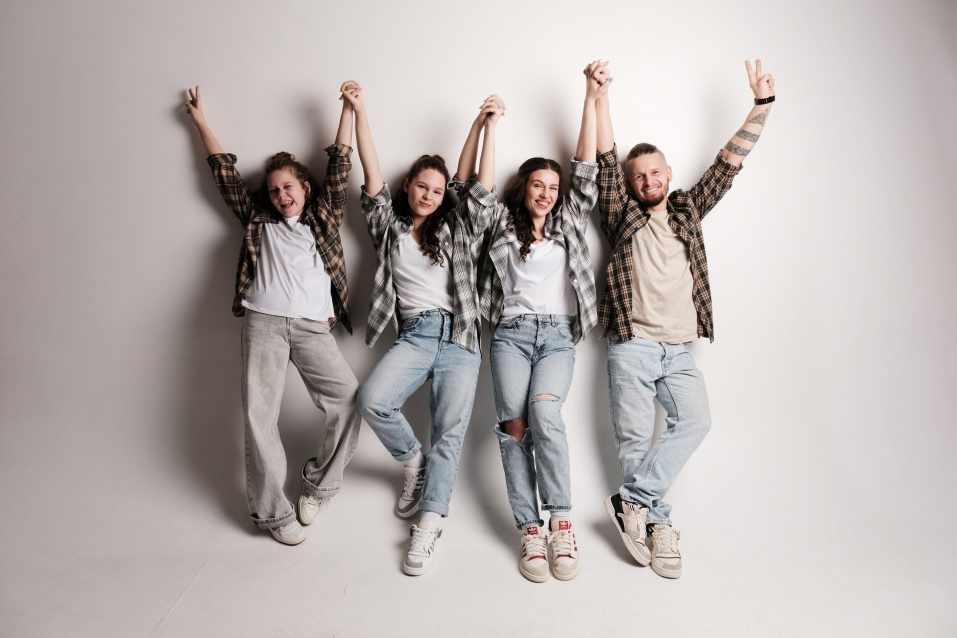 Семейная фотосессия в студии по выгодной цене от сети фотостудий Fashion Box в Краснодаре – фото № 24