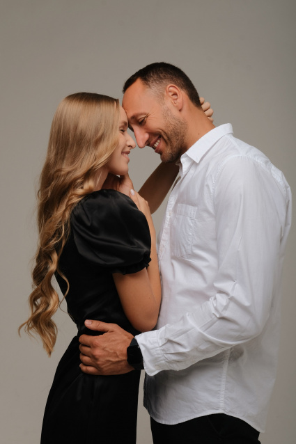 Фотосессия Love Story для пары - забронировать фотосессию в студии от сети фотостудий Fashion Box в Краснодаре – фото № 15