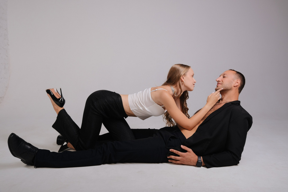 Фотосессия Love Story для пары - забронировать фотосессию в студии от сети фотостудий Fashion Box в Краснодаре – фото № 16