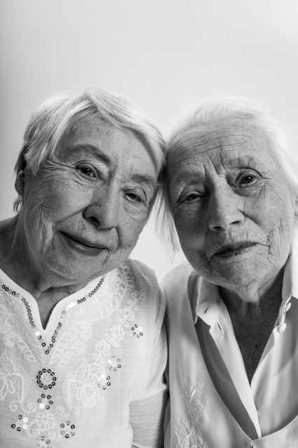 Семейная фотосессия в студии по выгодной цене от сети фотостудий Fashion Box в Краснодаре – фото № 20