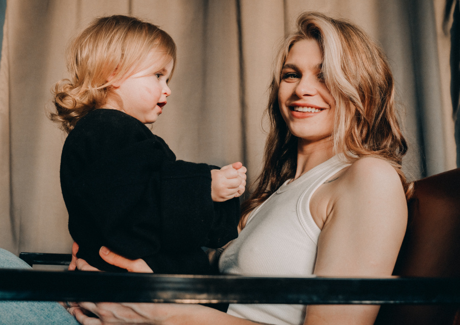 Семейная фотосессия в студии по выгодной цене от сети фотостудий Fashion Box в Краснодаре – фото № 5