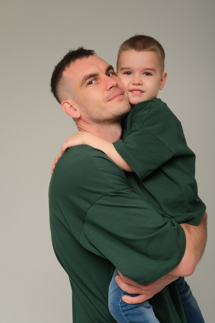 Семейная фотосессия в студии по выгодной цене от сети фотостудий Fashion Box в Краснодаре – фото № 3