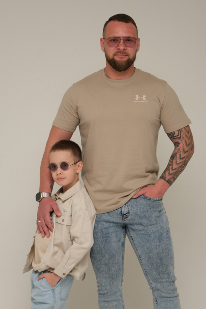 Семейная фотосессия в студии по выгодной цене от сети фотостудий Fashion Box в Краснодаре – фото № 12