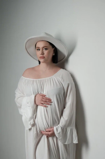 Фотосессия для беременных «В ожидании чуда» - заказать профессиональную фотосъемку от сети фотостудий Fashion Box в Краснодаре – фото № 9