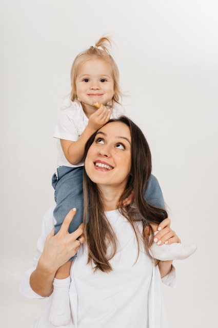 Семейная фотосессия в студии по выгодной цене от сети фотостудий Fashion Box в Краснодаре – фото № 21