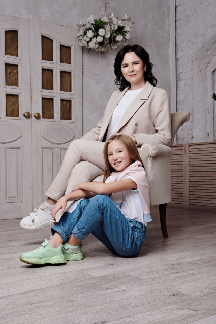 Семейная фотосессия в студии по выгодной цене от сети фотостудий Fashion Box в Краснодаре – фото № 13